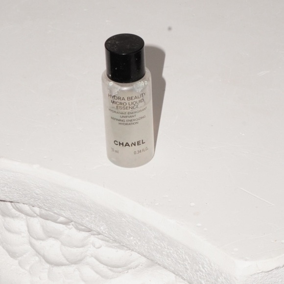 CHANEL Hydra Beauty Micro Liquid Essence Mini .34oz Travel Size - Picture 1 of 2